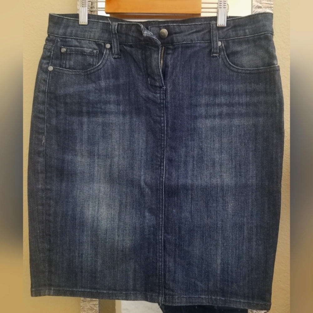 Kenneth Cole New York denim skirt above knee